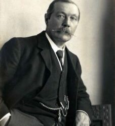 Arthur Conan Doyle, il medico-scrittore capostipite del giallo deduttivo